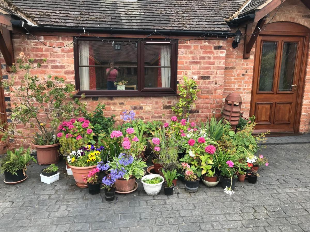Nuneaton - Cottage - Sleeps 2 - Parking - Garden Luaran gambar