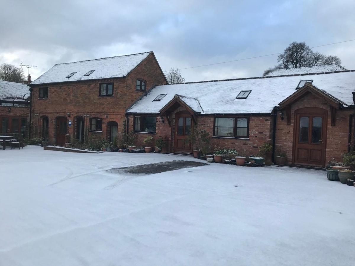 Nuneaton - Cottage - Sleeps 2 - Parking - Garden Luaran gambar