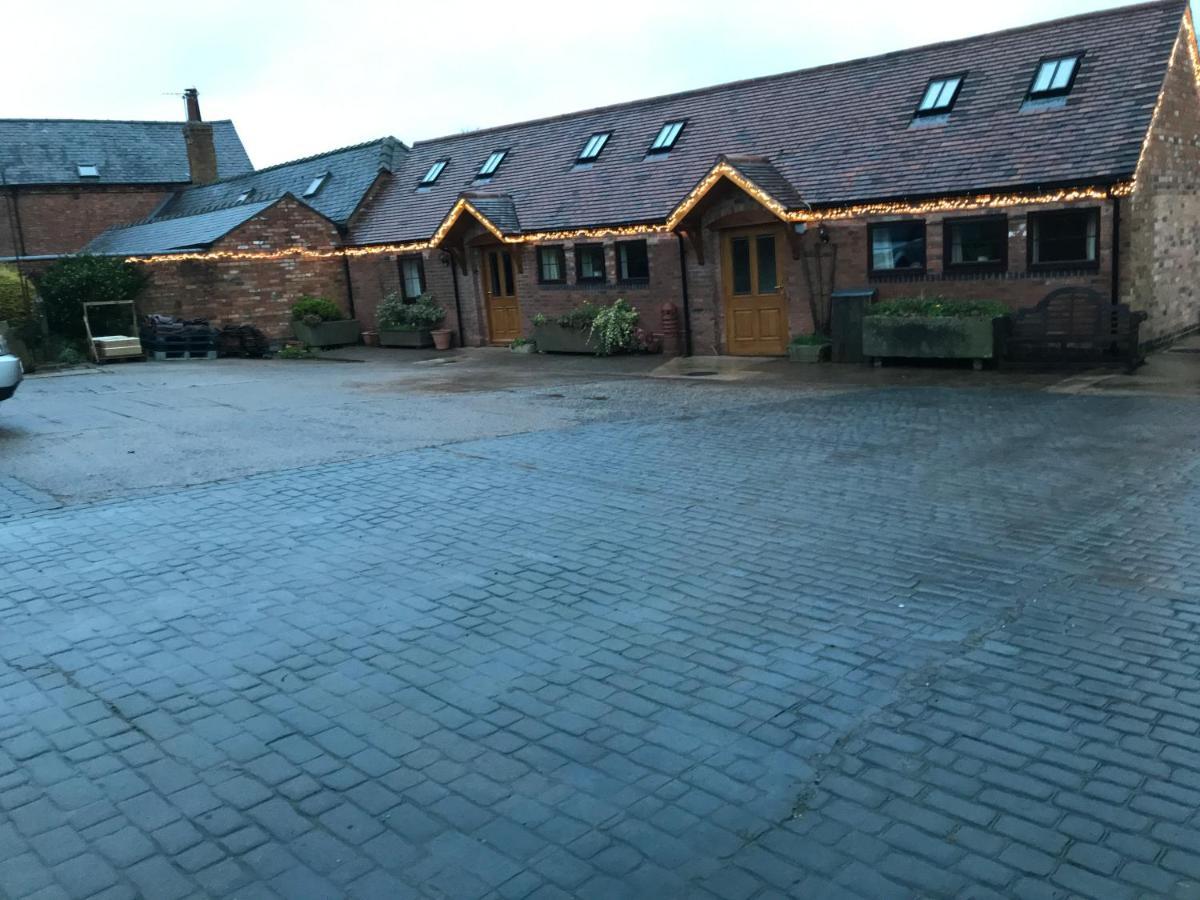 Nuneaton - Cottage - Sleeps 2 - Parking - Garden Luaran gambar